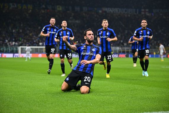 Hakan Calhanoglu Bawa Inter Milan Lumpuhkan Barcelona - JPNN.COM