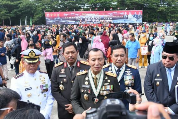 Mayjen Totok: Saya Ingin Menunjukkan Bahwa TNI Adalah Kita - JPNN.COM