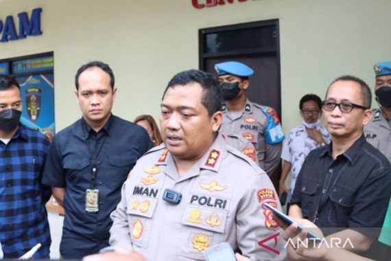 Heboh Pedagang di Parung Bogor Curhat Dimintai THR, Polisi Turun Tangan - JPNN.COM