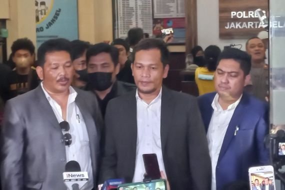 Rizky Billar Sempat Jenguk Lesti Kejora, Pengacara: Mereka Manja-Manjaan - JPNN.COM