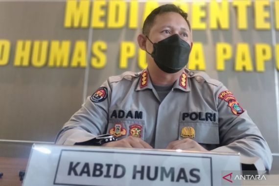 2 Oknum Polisi yang Menjilat Kue Ulang Tahun TNI Dipecat - JPNN.COM