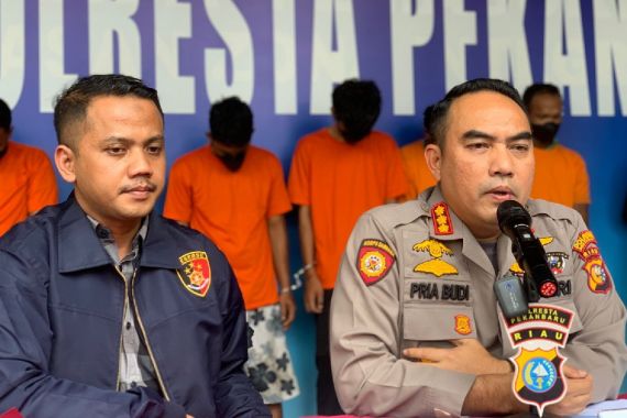 3 Mahasiswa Jadi Tersangka Seusai Demo Dugaan Kasus Suap Sekdaprov Riau - JPNN.COM