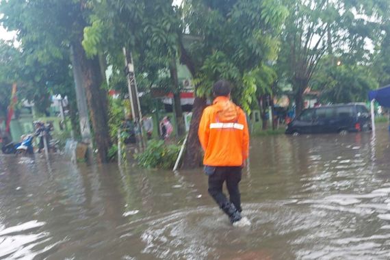 Hujan Deras, Kota Bekasi Dikepung Banjir, Berikut Titiknya - JPNN.COM