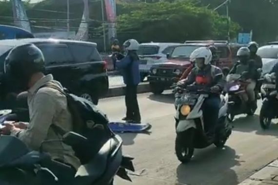 Kecelakaan Maut di Bekasi, Istri Tewas di Depan Suaminya - JPNN.COM