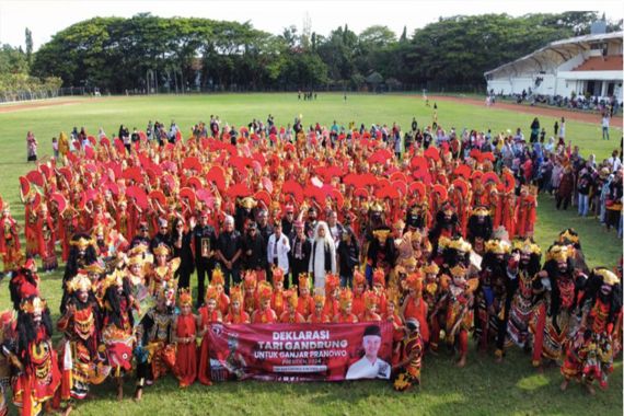 Gebyar Seni Nggandrungi Ganjar Pranowo Meriahkan Banyuwangi - JPNN.COM