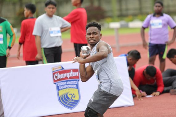 Atlet Tolak Peluru Curi Perhatian pada Hari Pertama Student Athletics Championships 2022 - JPNN.COM