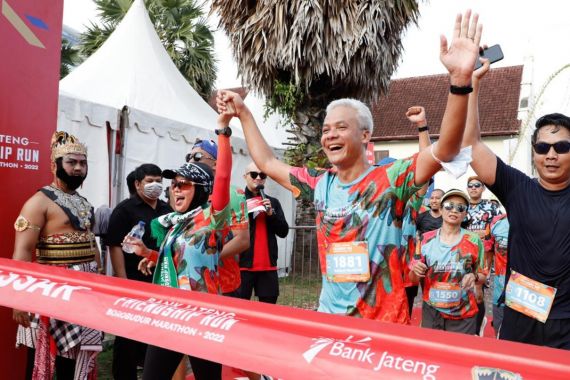 Keseruan Ganjar dan Istri Ikuti Ajang Friendship Run 2022 di Makassar - JPNN.COM