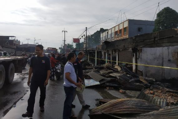 Kebakaran Besar Terjadi di Pekanbaru, 20 Kios Pedagang Ludes - JPNN.COM