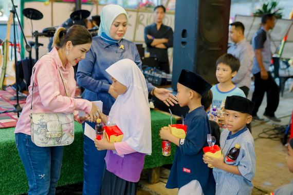 Berbisnis Kuliner, Rey Utami Mengaku Tak Mau Cari Untung, Alasannya Sungguh Mulia - JPNN.COM