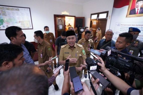 Syamsuar: Pejabat Pemprov Riau Jangan Sampai Bermain-main dalam Pendataan Honorer - JPNN.COM