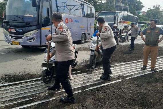 Lihak Aksi Kompol Mustakim dan Anak Buahnya, Ternyata - JPNN.COM