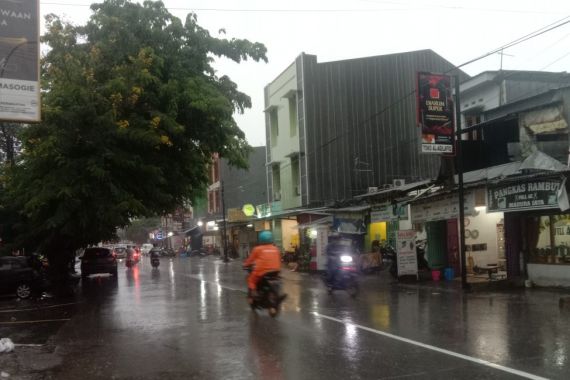 BBMKG Wilayah IV Makassar Minta Masyarakat Sulsel Mewaspadai Hujan dan Angin Kencang - JPNN.COM