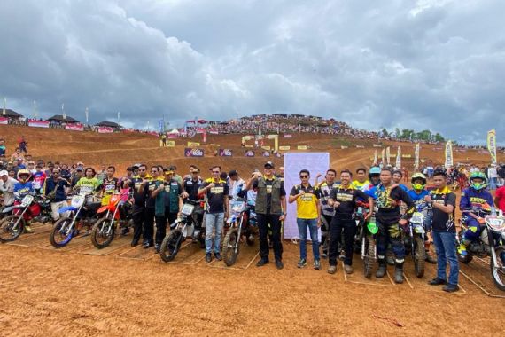 Ratusan Pembalap Motocross Tampil di Sirkuit Jaro Ade Racing Team - JPNN.COM