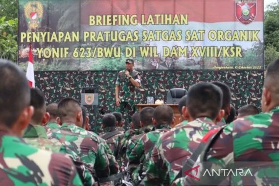 450 Prajurit TNI Yonif 623 /BWU Mempertebal Keamanan Papua Barat  - JPNN.COM