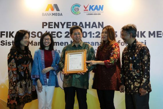 Bank Mega Terima Sertifikasi ISO 27001:2013 dari CBQA Global - JPNN.COM