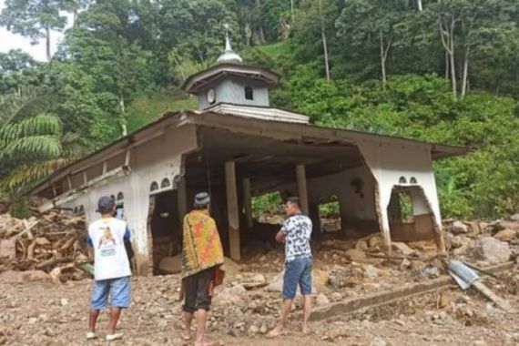 Sebegitu Dahsyatnya Banjir di Mamuju - JPNN.COM
