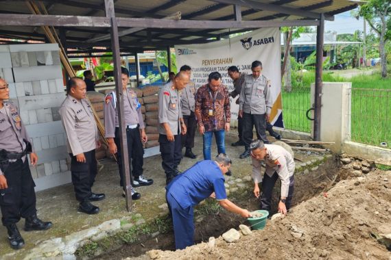 ASABRI Salurkan Rp 87 Juta Untuk Pembangunan Ruang Layanan Polsek Bodeh - JPNN.COM