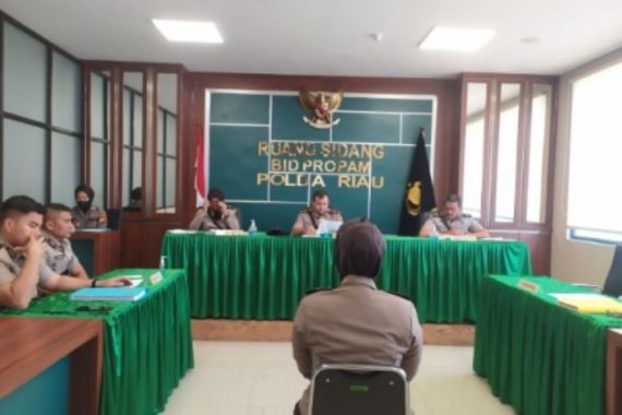 Berbuat Tercela terhadap Pacar Adiknya, Oknum Polwan Brigadir IR Dihukum Berat - JPNN.COM