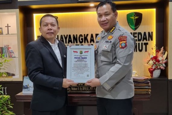 Lemkapi Anugerahi RS Bhayangkara Medan Penghargaan Presisi Award - JPNN.COM