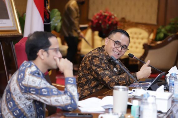 Menjelang Seleksi PPPK 2022, Mas Nadiem Bertemu MenPAN-RB Azwar Anas, Ada Tanda Positif? - JPNN.COM