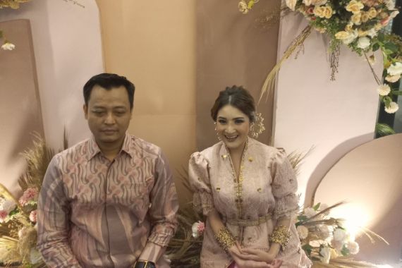 Penantian 10 Tahun Berbuah Manis, Calon Suami Kiki Amalia Cerita Soal Ini - JPNN.COM