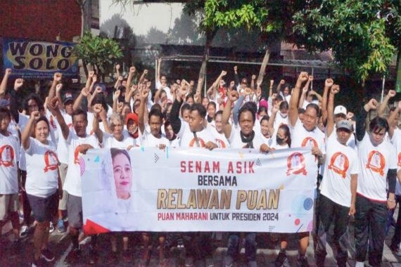Pendukung Puan Maharani Bagi Sembako Gratis untuk Masyarakat Gianyar - JPNN.COM