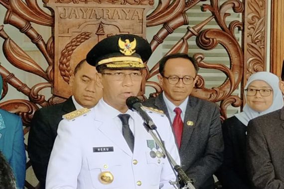 Heru Budi Berjanji segera Buka Kembali Trotoar yang Ditutup di Depan Kedubes AS - JPNN.COM