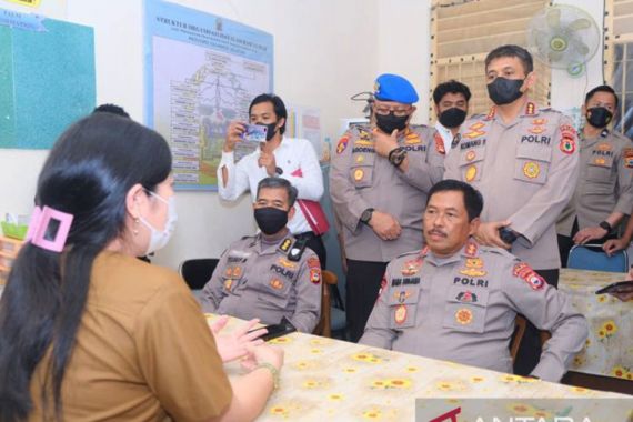 Irjen Nana Temui Aipda HR Penulis Coretan Sarang Pungli di Kantor Polisi - JPNN.COM