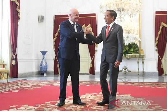 Pernyataan Presiden FIFA Seusai Bertemu Jokowi di Istana Negara - JPNN.COM