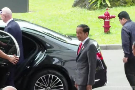 Setelah Jumpa Pers di Istana, Presiden FIFA Semobil dengan Erick Thohir, ke Mana? - JPNN.COM