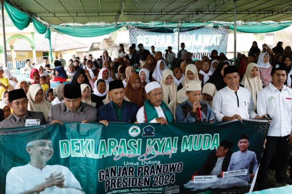 Dukung Ganjar Pranowo Jadi Presiden, Kiai Muda di Jabar Beberkan Alasannya - JPNN.COM