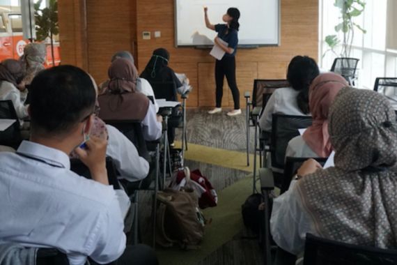EF Indonesia Melatih Para Staf Kemenko Marves Agar Cakap Bahasa Inggis - JPNN.COM