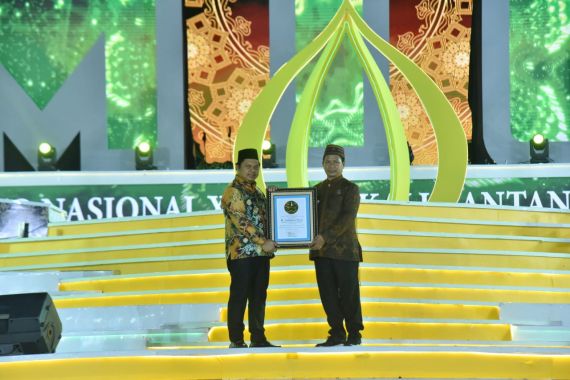 Gelar MTQ Berkonsep Digital Pertama di Indonesia, Gubernur Kalsel Terima Penghargaan - JPNN.COM