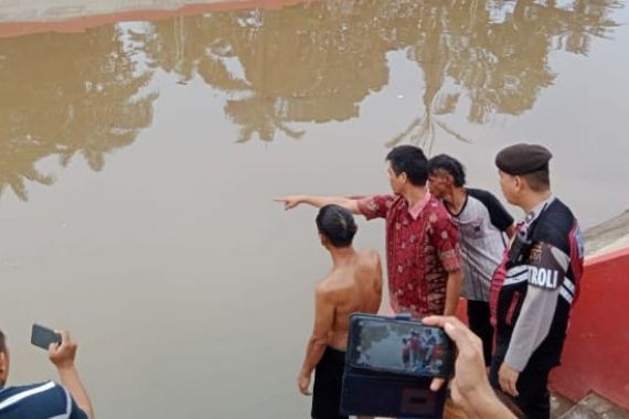 Rizky Tenggelam di Sungai Sekanak Lambidaro Palembang, Kondisinya Mengkhawatirkan - JPNN.COM