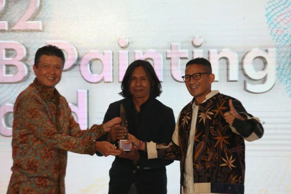 Perupa Asal Yogyakarta Raih Penghargaan UOB Painting of The Year 2022 - JPNN.COM