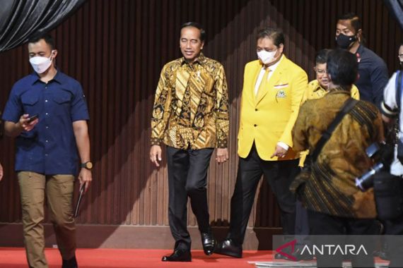 Pakai Tamsil Pilot, Jokowi Minta Golkar Tak Sembarangan Pilih Capres - JPNN.COM