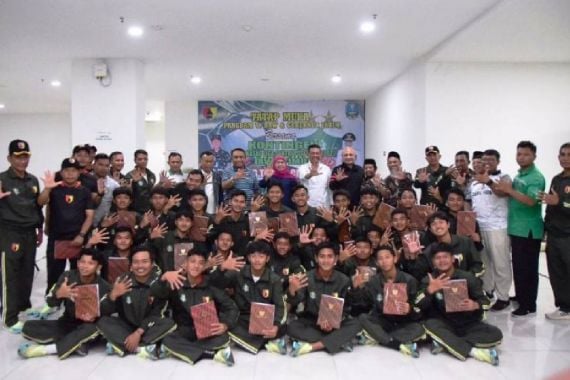 Semangati Tim Jatim Lolos ke Final Piala Kasad, Khofifah: Insyaallah Menang, Al Fatihah - JPNN.COM