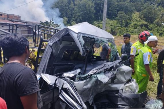 Minibus vs Pikap di Solok, 2 Orang Tewas, Fotonya Mengerikan, Lihat Tuh! - JPNN.COM