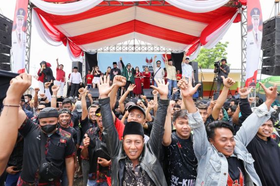 Giliran Warga Desa di Madura Dukung Ganjar Maju Sebagai Capres - JPNN.COM