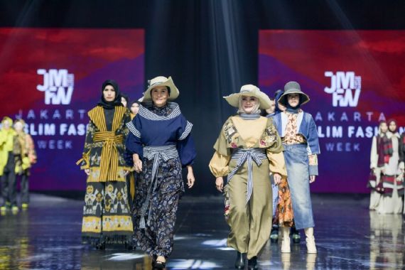 Hadir di JMFW, Mas Nadiem Optimistis Indonesia Jadi Pusat Fesyen Muslim Dunia - JPNN.COM