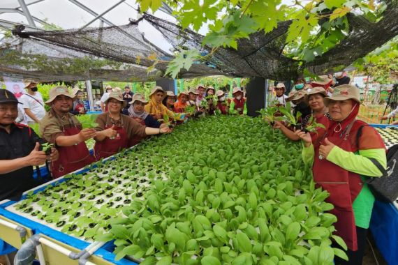 Orang Muda Ganjar Bersama 1.250 Petani se-Jakarta Jalankan Program Petani Kota - JPNN.COM