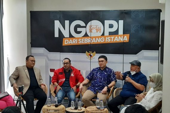 Wasekjen NasDem Sebut Bukan Pertama Kali Jokowi Tolak Pelukan Paloh - JPNN.COM