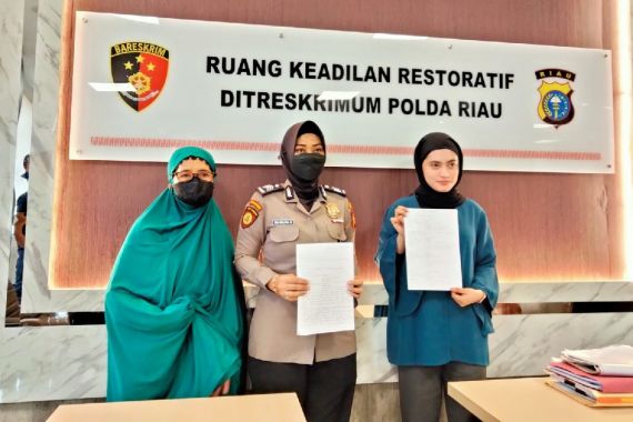 Briptu R Adiknya Oknum Polwan Brigadir IR Ditahan Propam Polda Riau Gegara Positif Narkoba - JPNN.COM