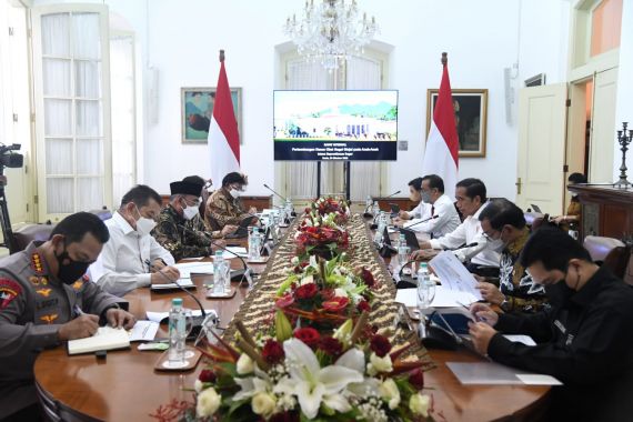Kumpulkan Kapolri hingga Menkes, Jokowi: Jangan Anggap Kasus Gagal Ginjal Kecil, Ini Masalah Besar - JPNN.COM