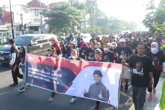 Sambil Long March, Ratusan Warga Kota Yogyakarta Serukan Dukung Ganjar Pranowo Jadi Presiden - JPNN.COM