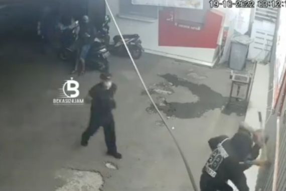 Viral, Komplotan Maling Bobol Minimarket di Bekasi, Korban Sudah Lapor Polisi, tetapi.. - JPNN.COM