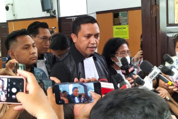 Hakim Cecar Briptu Daden soal Anak Keempat Ferdy Sambo, Ronny Talapessy Bilang Begini - JPNN.COM