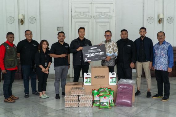 Bantu Korban Bencana, Wali Kota Bogor Terima Bantuan dari Esteh Indonesia - JPNN.COM