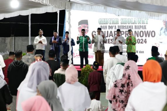 Ratusan Santri di NTT Dukung Ganjar jadi Presiden 2024 - JPNN.COM