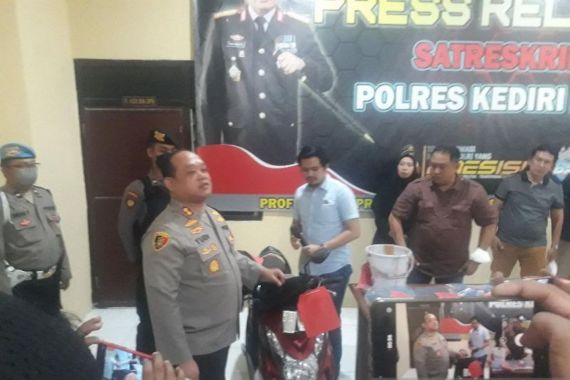 Oknum Satpol PP Terlibat Perampokan BPR Kota Kediri Ditahan Polisi - JPNN.COM